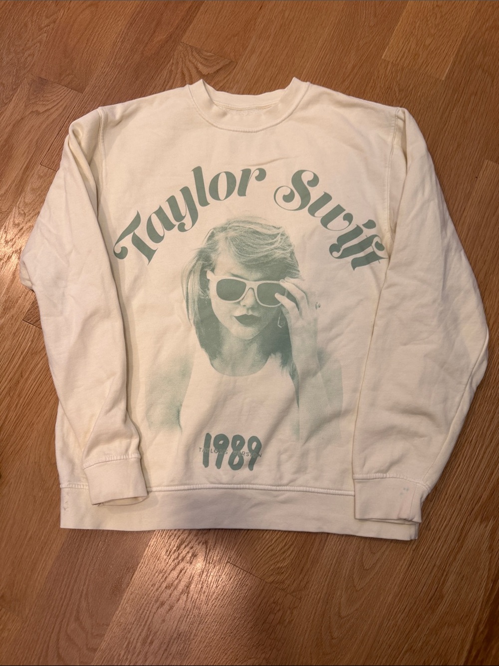 Taylor Swift 1989 sweatshirt